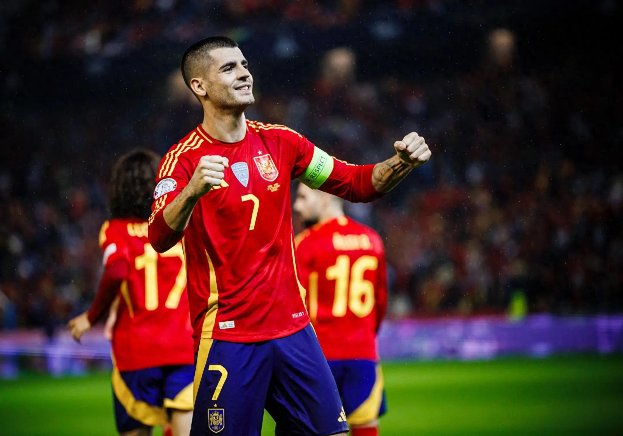 锐不可当首场状态出色，西班牙队观众沸腾！，塔图姆重返赛场引发球迷热议