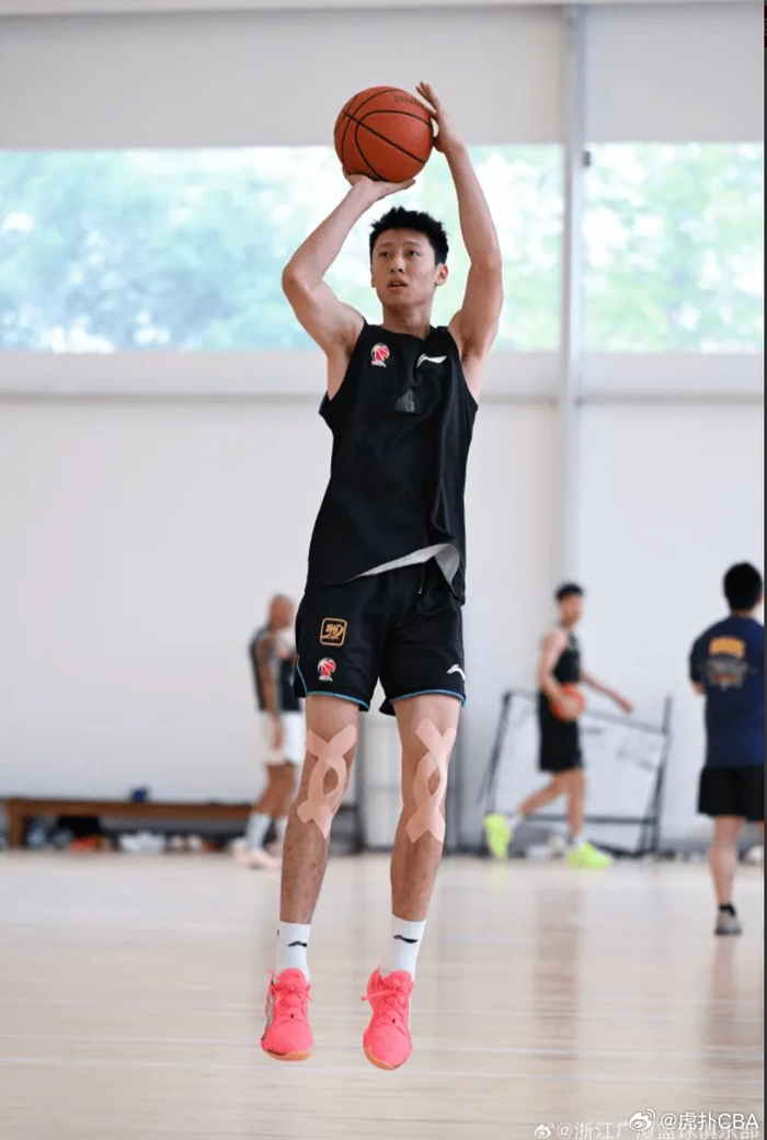 乐鱼体育官网-关于欧超杯今夜再迎强敌；广厦男篮远射贴柱；主帅态度：引发热议；数据趋势出现新变化的信息-乐鱼体育官网