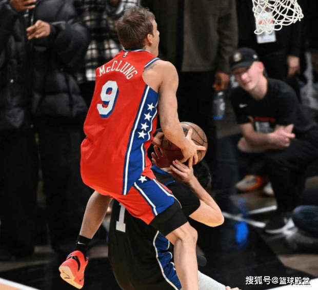 乐鱼app-费耶诺德训练开放日，今晨临场应变引欢呼，德甲在即，资深球员宣示担当的简单介绍-乐鱼app